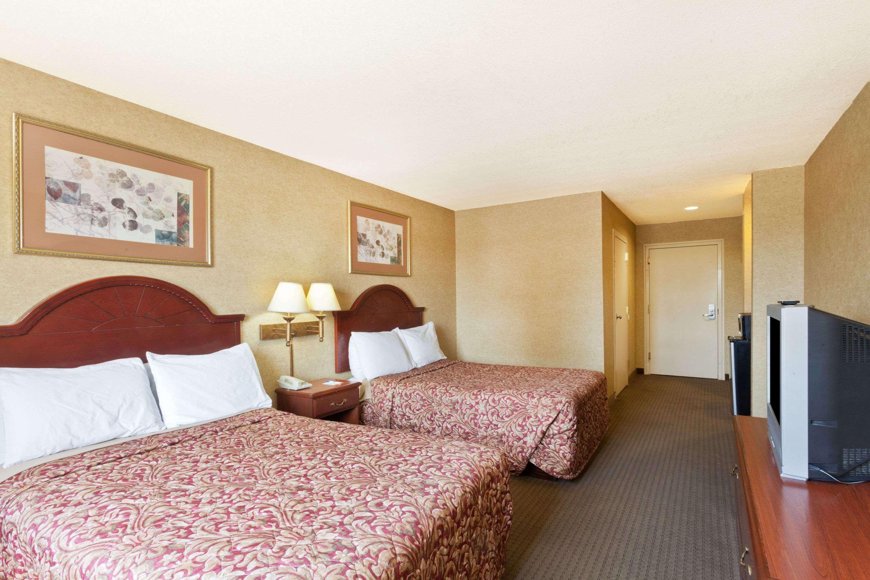 Days Inn & Suites By Wyndham Wynne Kültér fotó