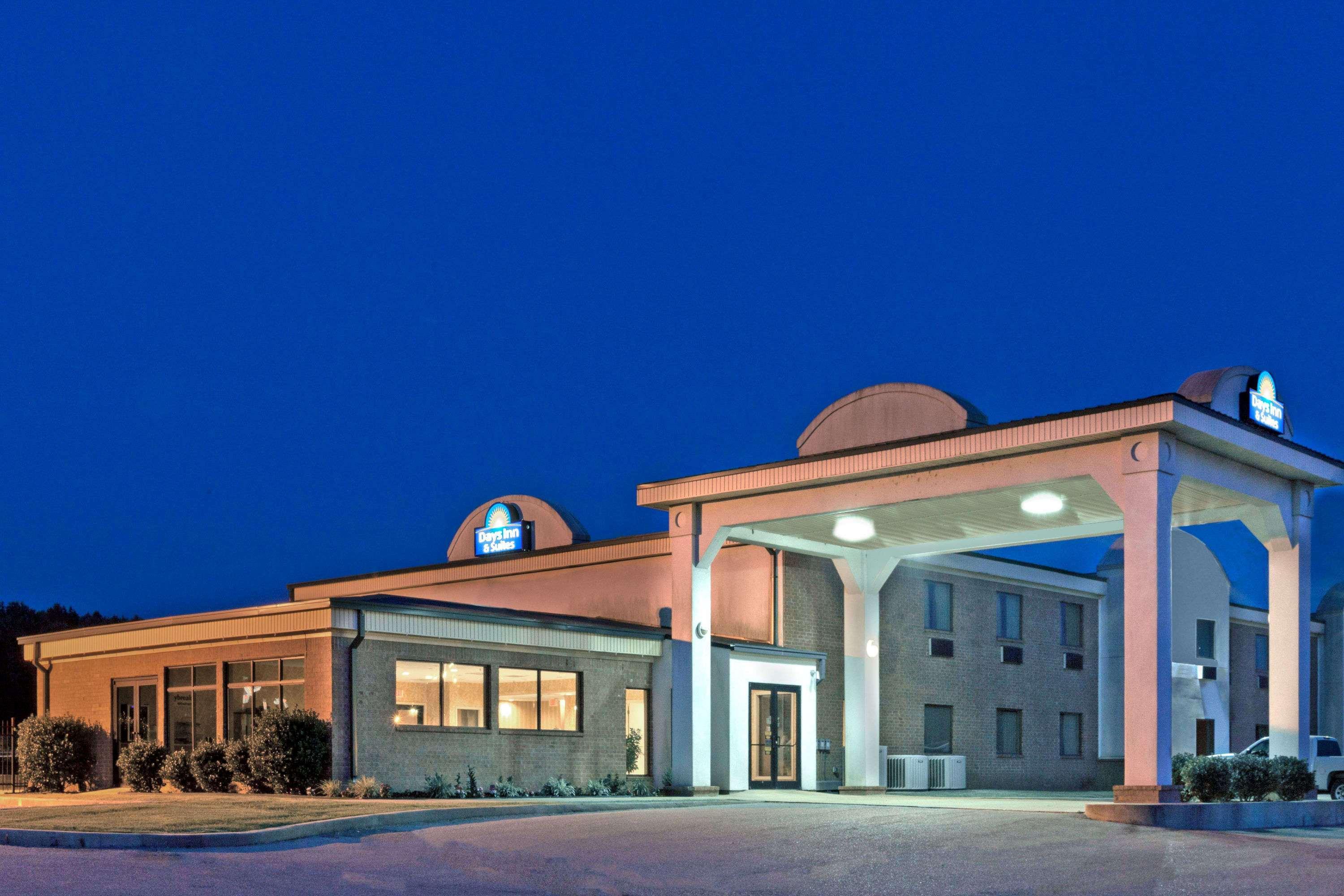 Days Inn & Suites By Wyndham Wynne Kültér fotó