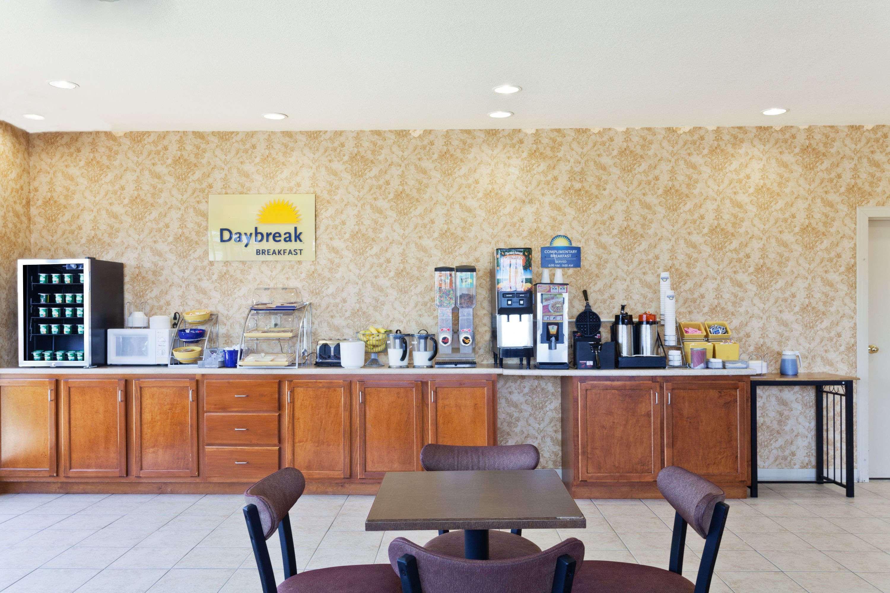 Days Inn & Suites By Wyndham Wynne Kültér fotó