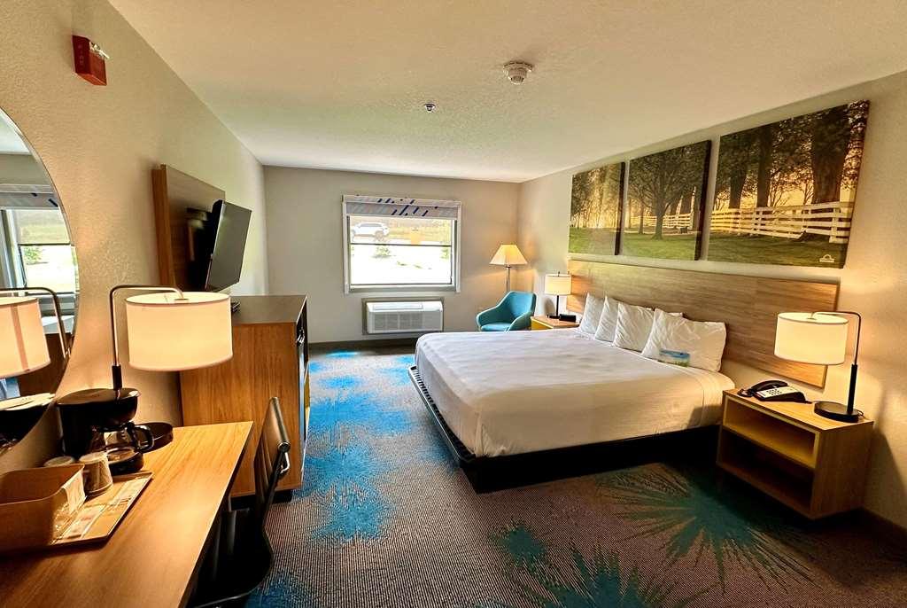 Days Inn & Suites By Wyndham Wynne Szoba fotó