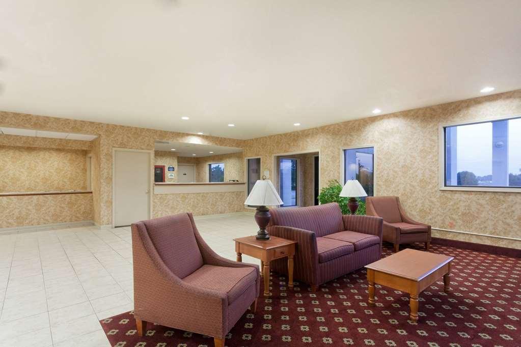 Days Inn & Suites By Wyndham Wynne Beltér fotó