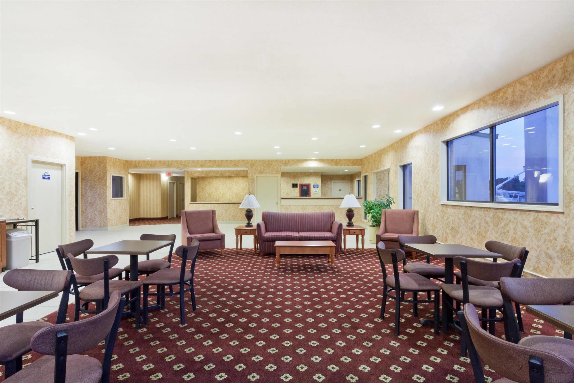 Days Inn & Suites By Wyndham Wynne Kültér fotó